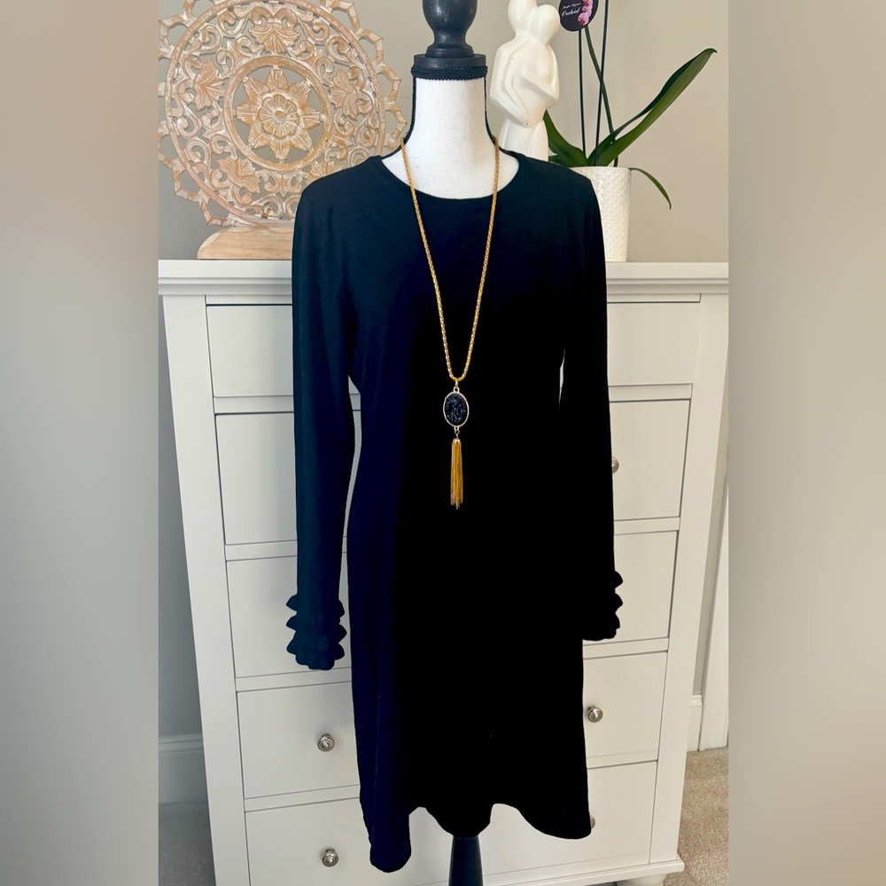 Calvin Klein EUC Size Large Black dress PTP 19”-20” / 36”L -